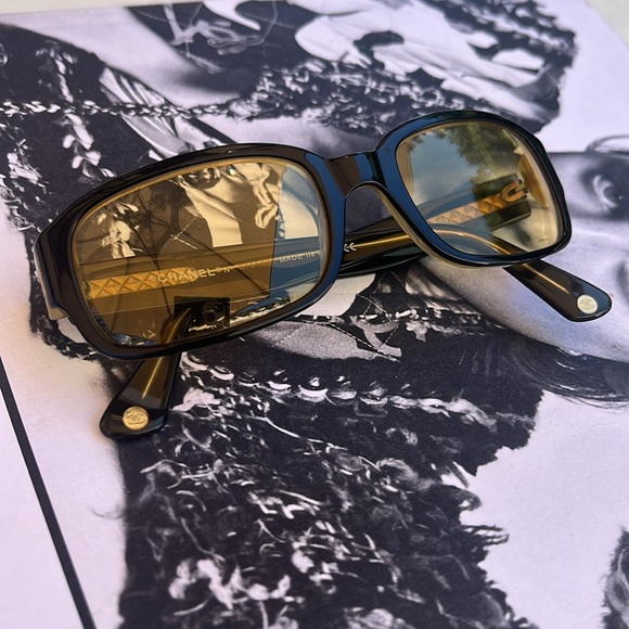 CHANEL 5010 Black & Yellow Vintage Sunglasses - Picture 2 of 9